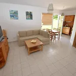 Appartement Retreat With Garden Views Dolni Lanov