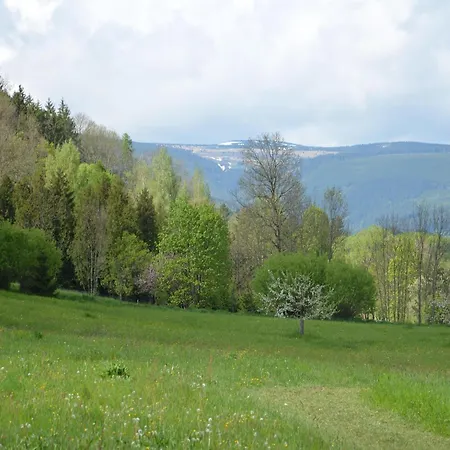 アパート Retreat With Garden Views Dolní Lánov