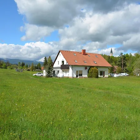 Апартаменты Retreat With Garden Views