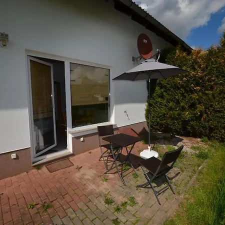 Retreat With Garden Views Apartament Dolni Lanov