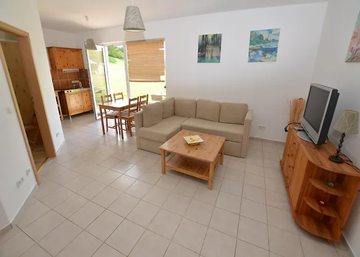 Apartament Retreat With Garden Views *