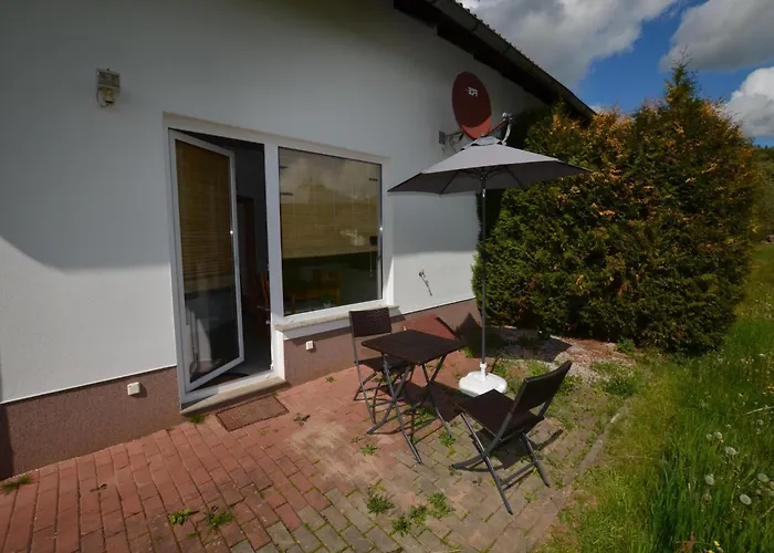 Retreat With Garden Views アパート Dolní Lánov